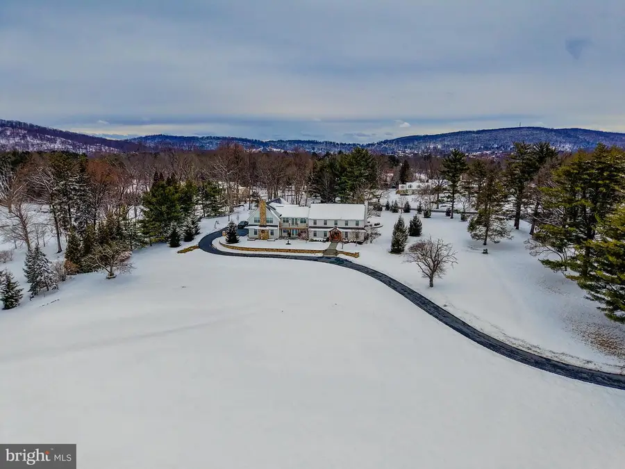 1806 Apple Tree Ln, Bethlehem, PA 18015 - #2