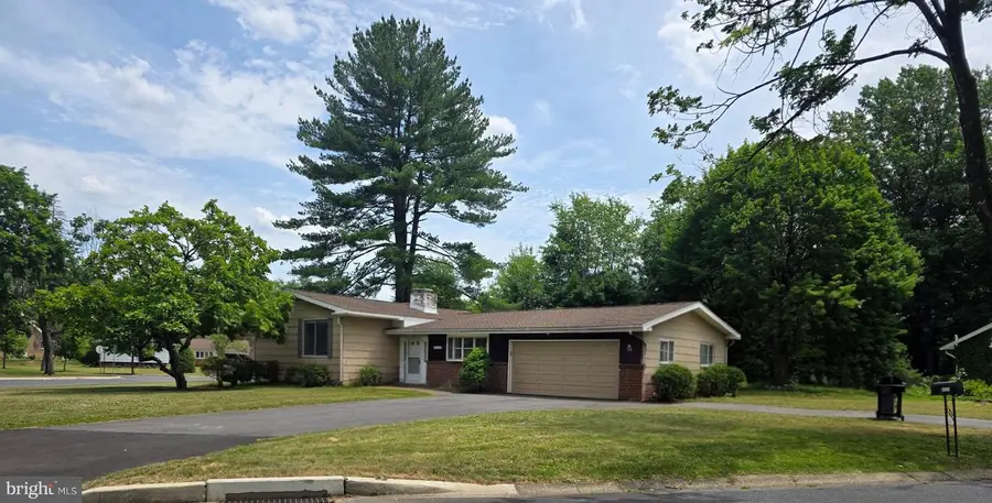 1611 Mark Twain Cir, Bethlehem, PA 18017 - #2
