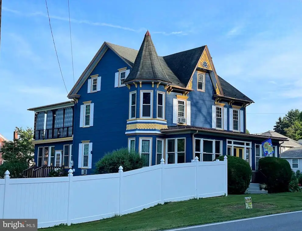 6423 Front St, Bangor, PA 18013 - #1