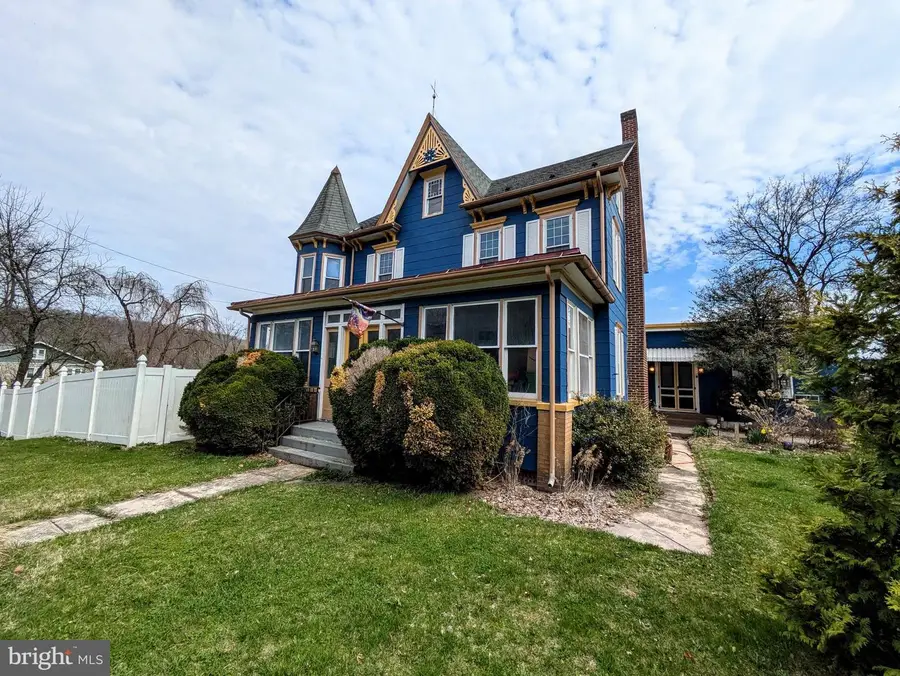 6423 Front St, Bangor, PA 18013 - #3