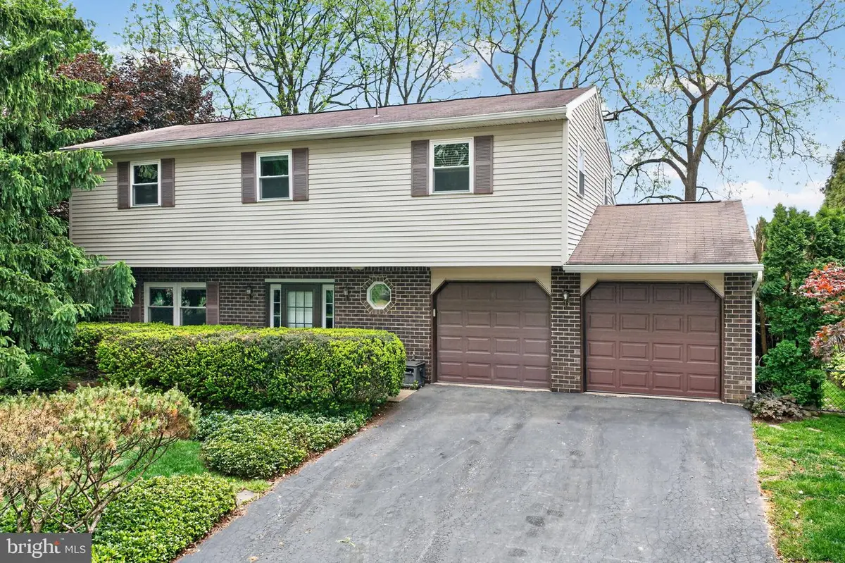 1189 Bluestone Dr, Bethlehem, PA 18017 - #1