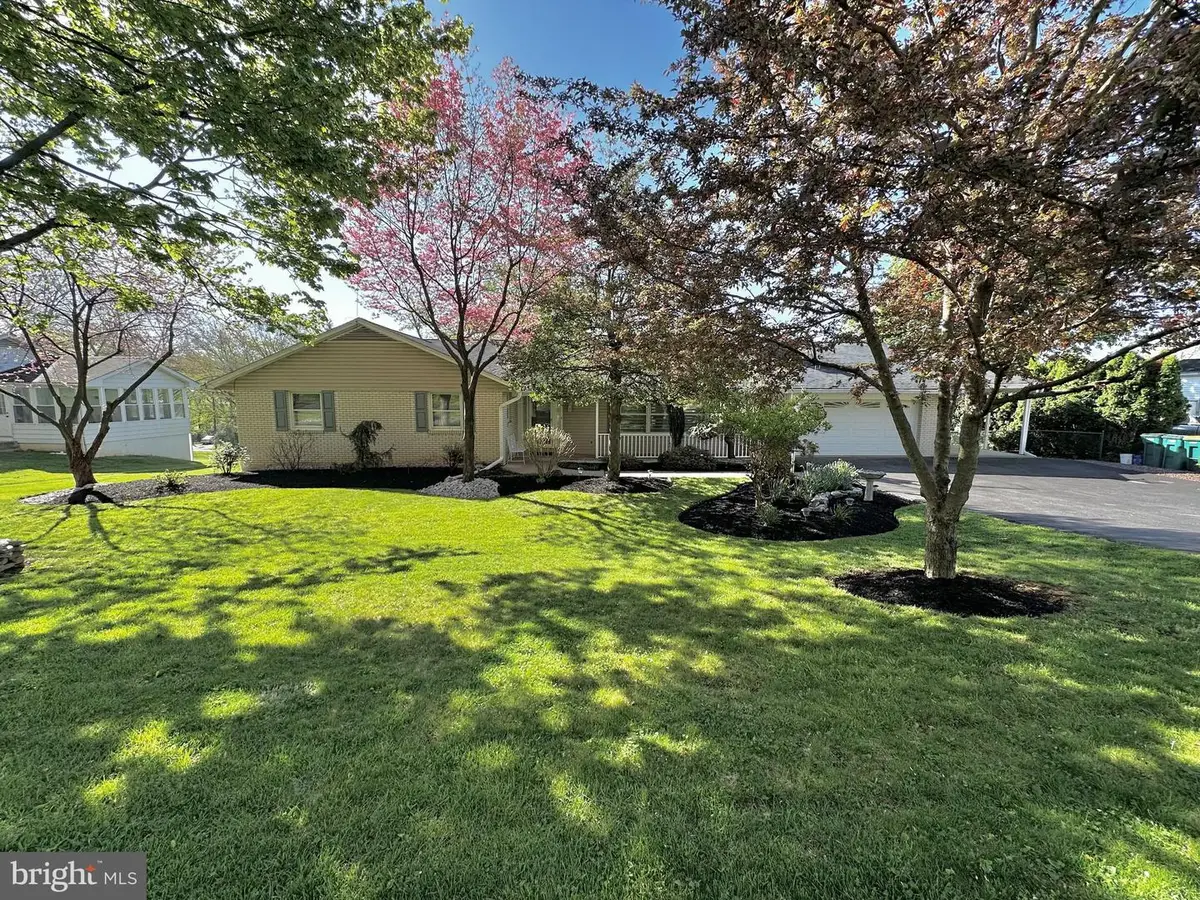 3564 Southwood Dr, Easton, PA 18045 - #1