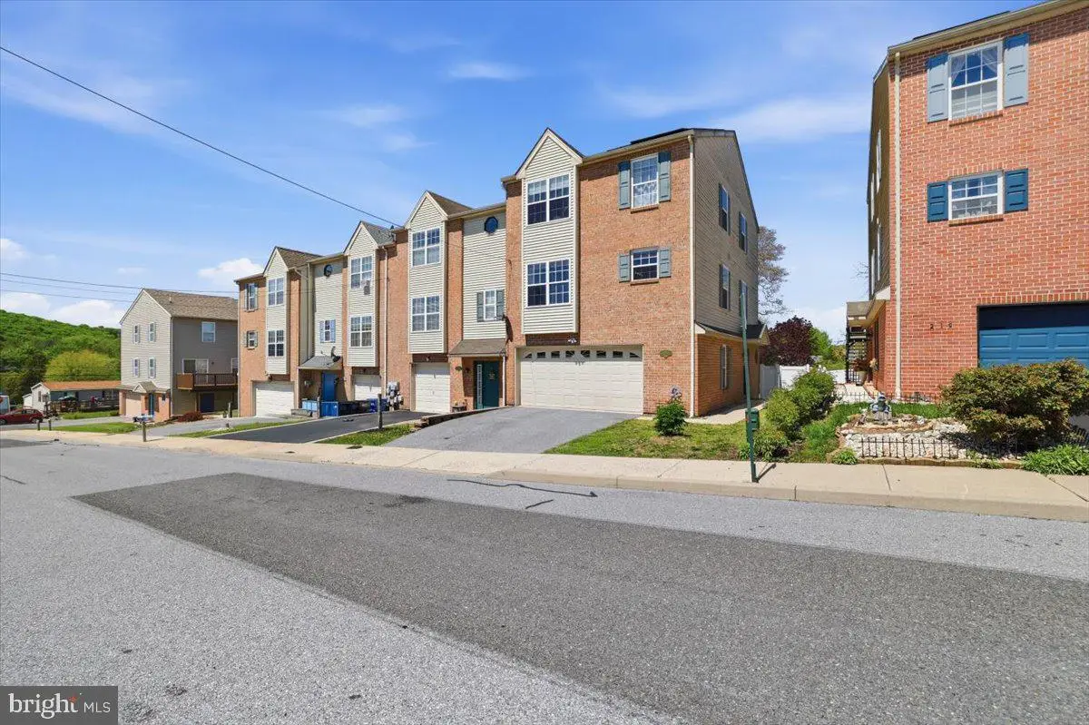 215 Birch St, Walnutport, PA 18088 - #1