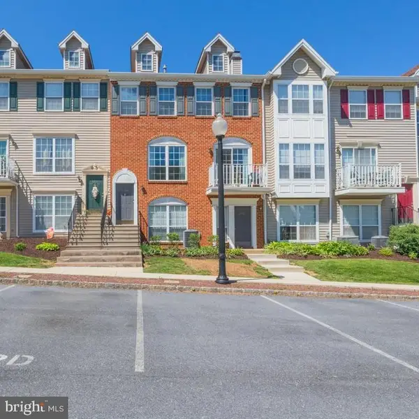 1938 Delancey St, HELLERTOWN, PA 18055
