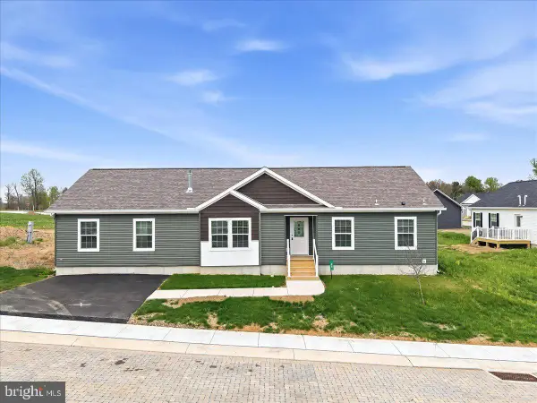 3987 Hastings Rd, WALNUTPORT, PA 18088