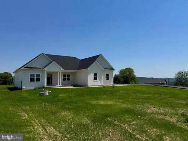 448 Long Ln, WALNUTPORT, PA 18088