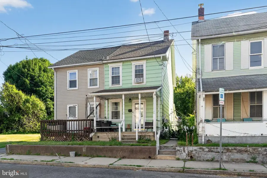 1121 Front St, Catasauqua, PA 18032 - #2