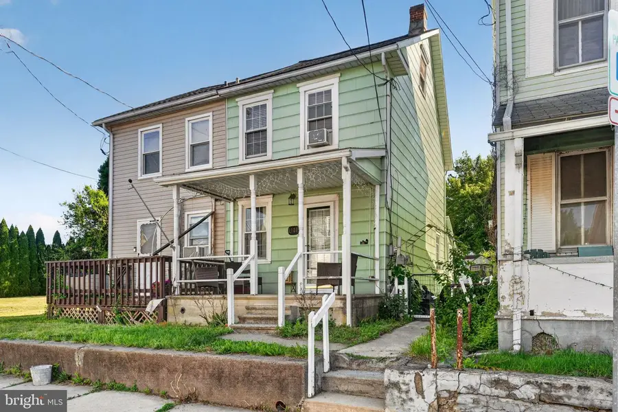 1121 Front St, Catasauqua, PA 18032 - #3