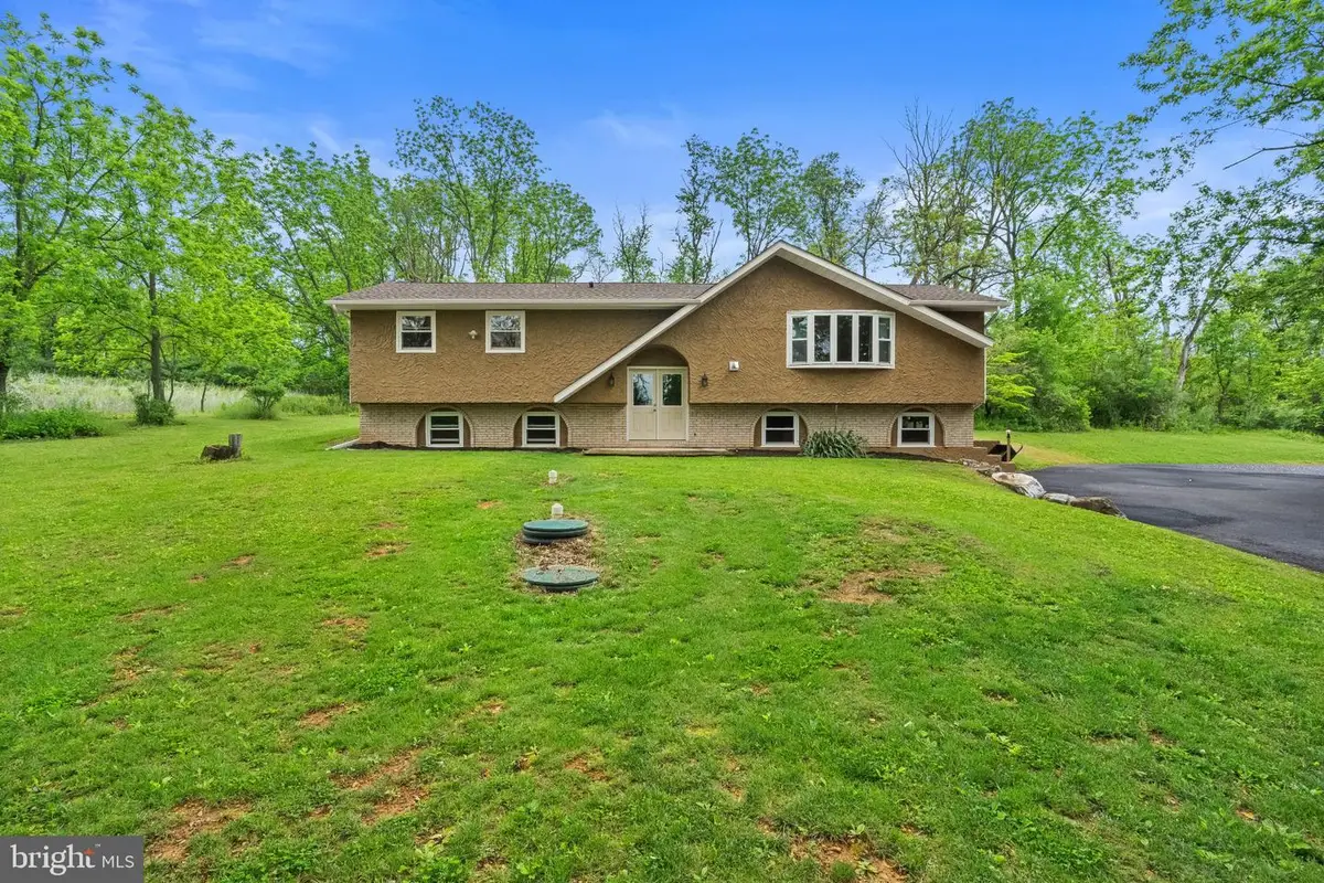 1040 Riverview Dr, Walnutport, PA 18088 - #1