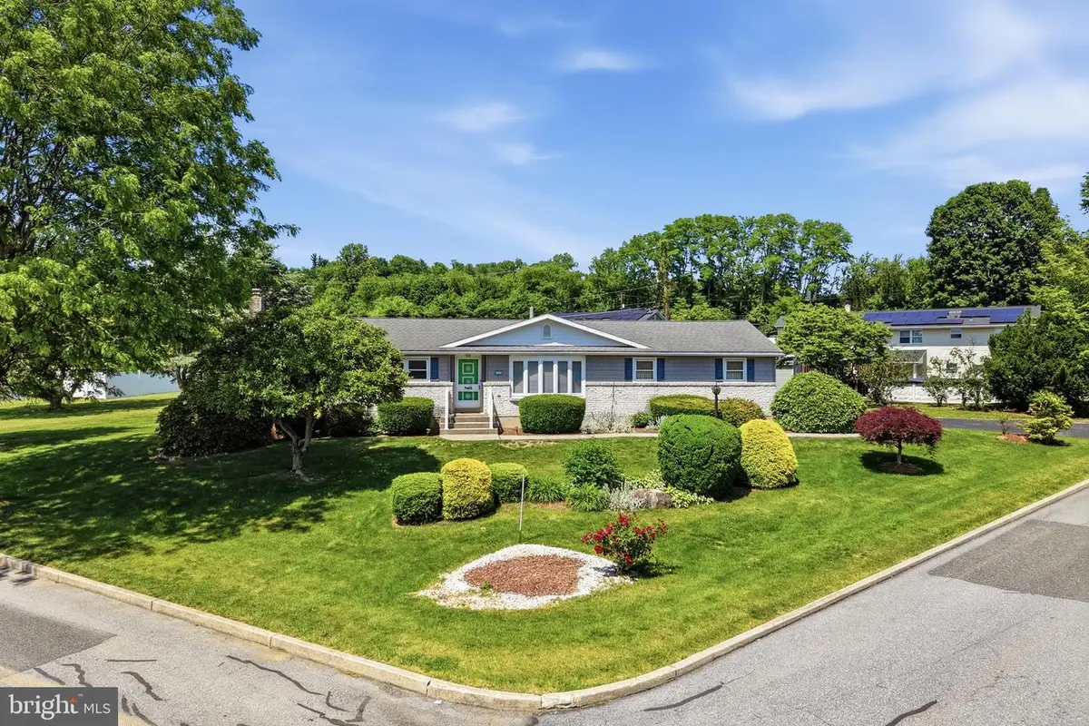 945 Williams Ave, Walnutport, PA 18088 - #1