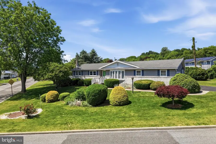 945 Williams Ave, Walnutport, PA 18088 - #2