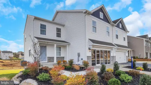 222 Winding Rd, FORKS TOWNSHIP, PA 18040