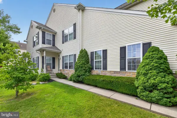 142 Willow Dr, EASTON, PA 18045