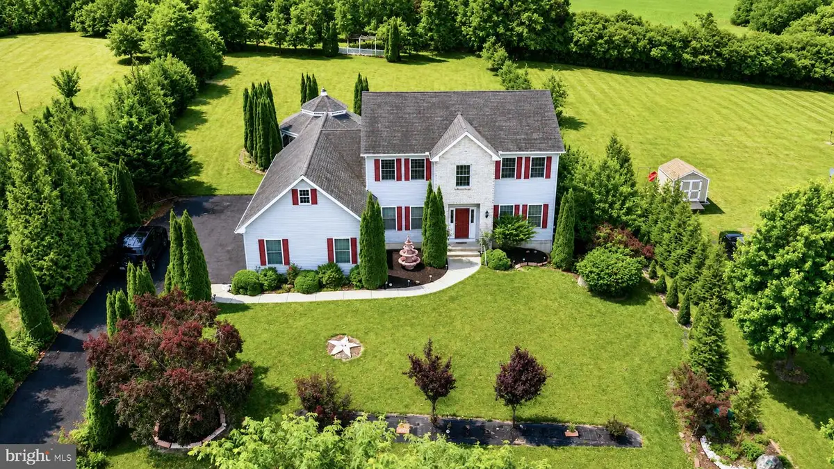 2760 New England Dr, Nazareth, PA 18064 - #1