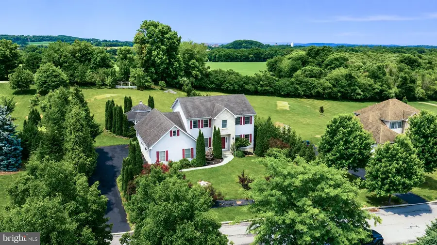 2760 New England Dr, Nazareth, PA 18064 - #2