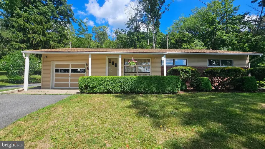 2529 Ringhoffer Rd, Hellertown, PA 18055 - #2