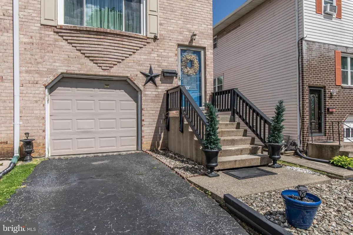 214 10th Ave, Bethlehem, PA 18018 - #1