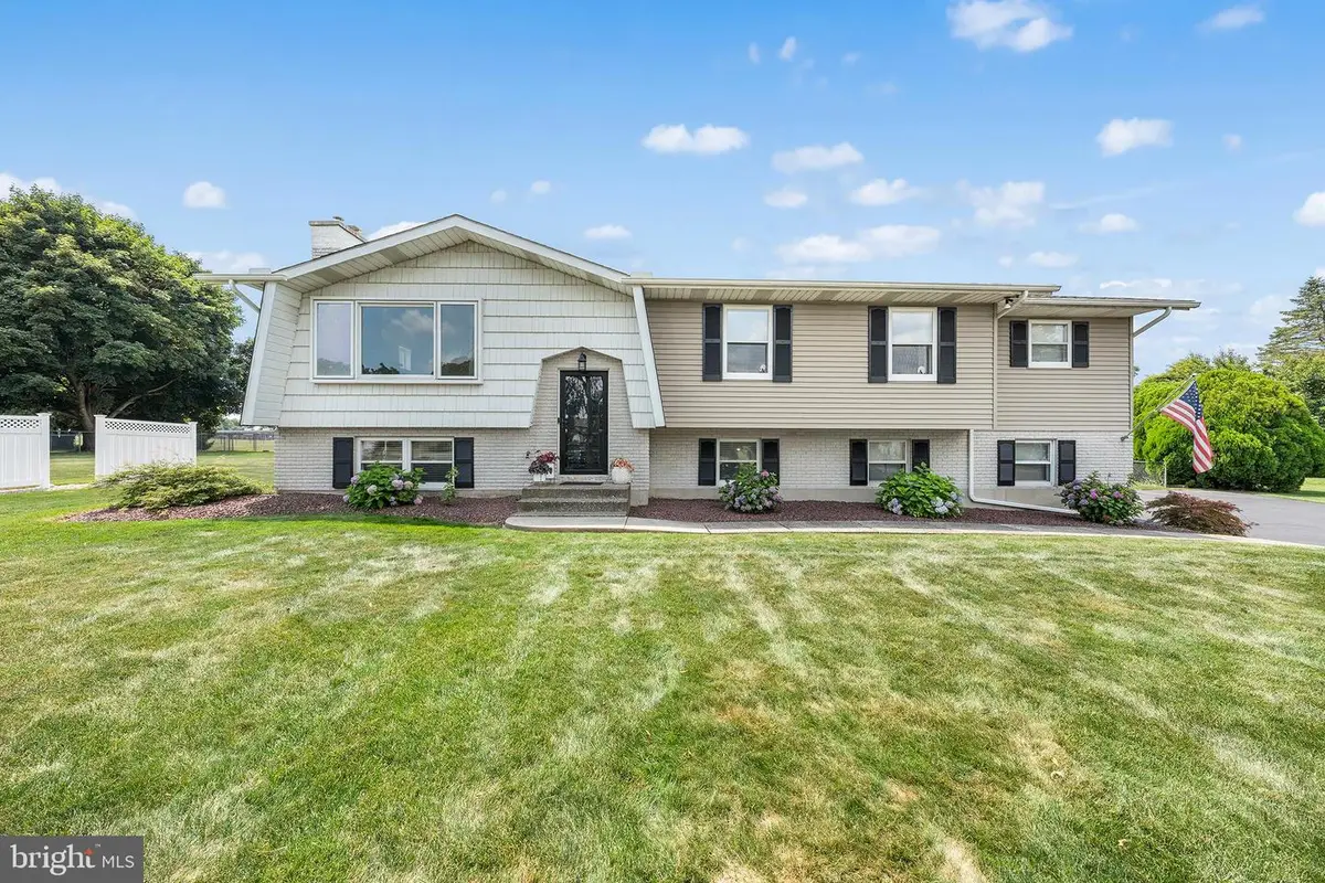 541 Mountain View Rd, Nazareth, PA 18064 - #1