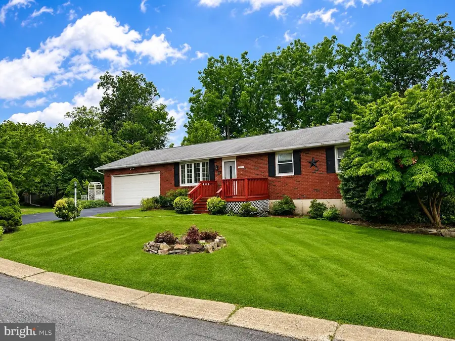 32 W Sylvan Dr, Northampton, PA 18067 - #2