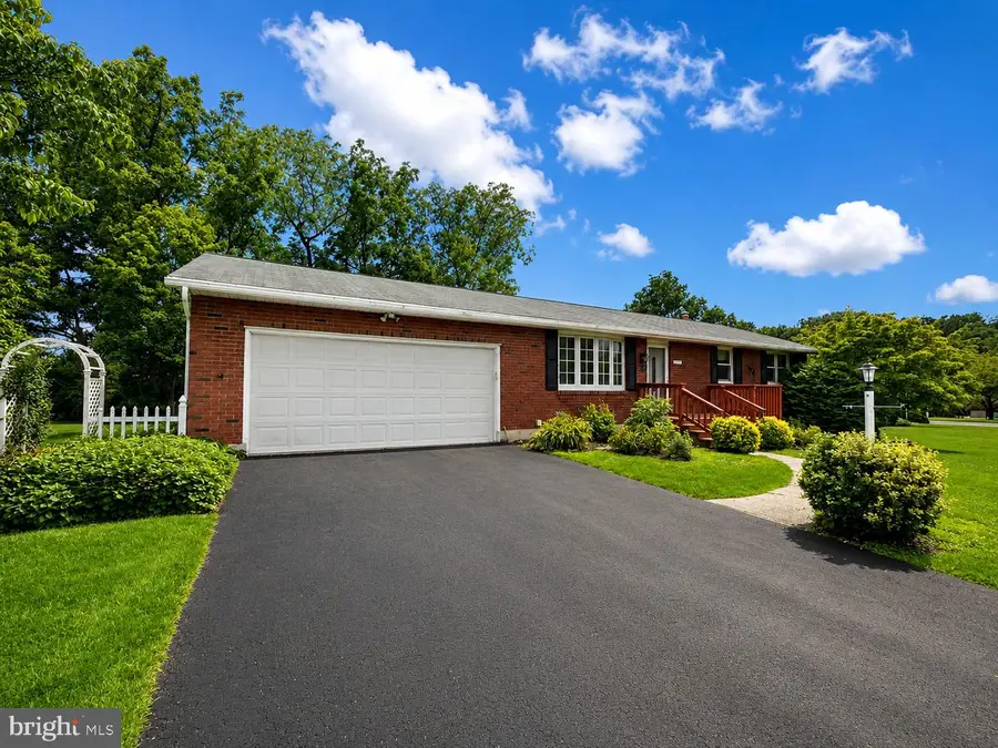 32 W Sylvan Dr, Northampton, PA 18067 - #3