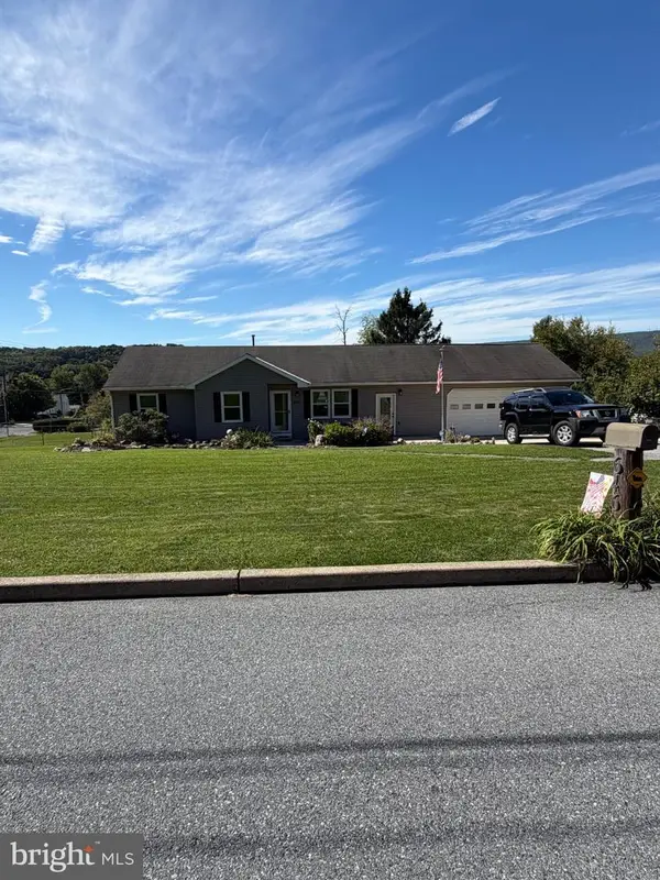646 S Lehigh Gap St, WALNUTPORT, PA 18088