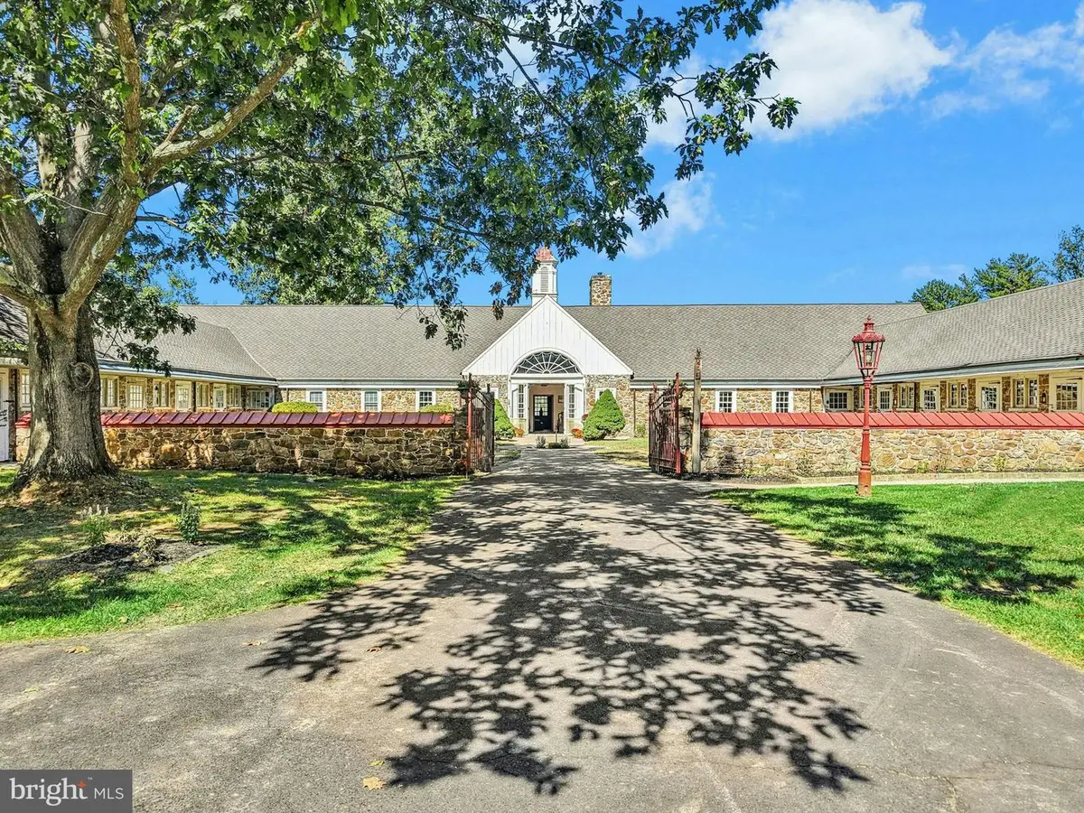 1807 Apple Tree Ln, Bethlehem, PA 18015 - #1