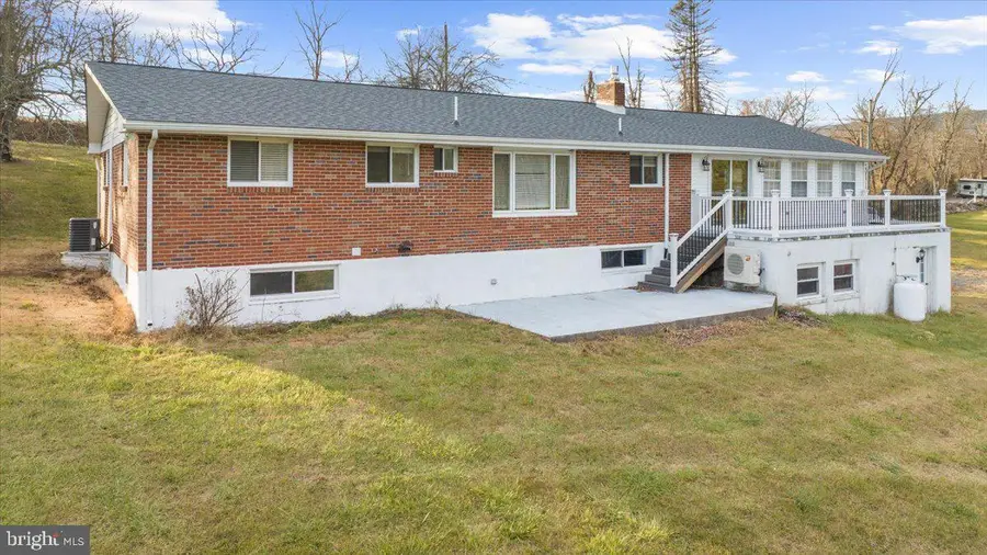 988 N Hoch Rd, Danielsville, PA 18038 - #2