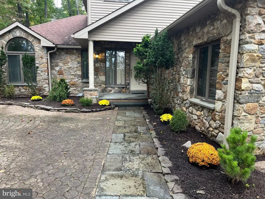 229 Kromer Rd, Wind Gap, PA 18091 - #2