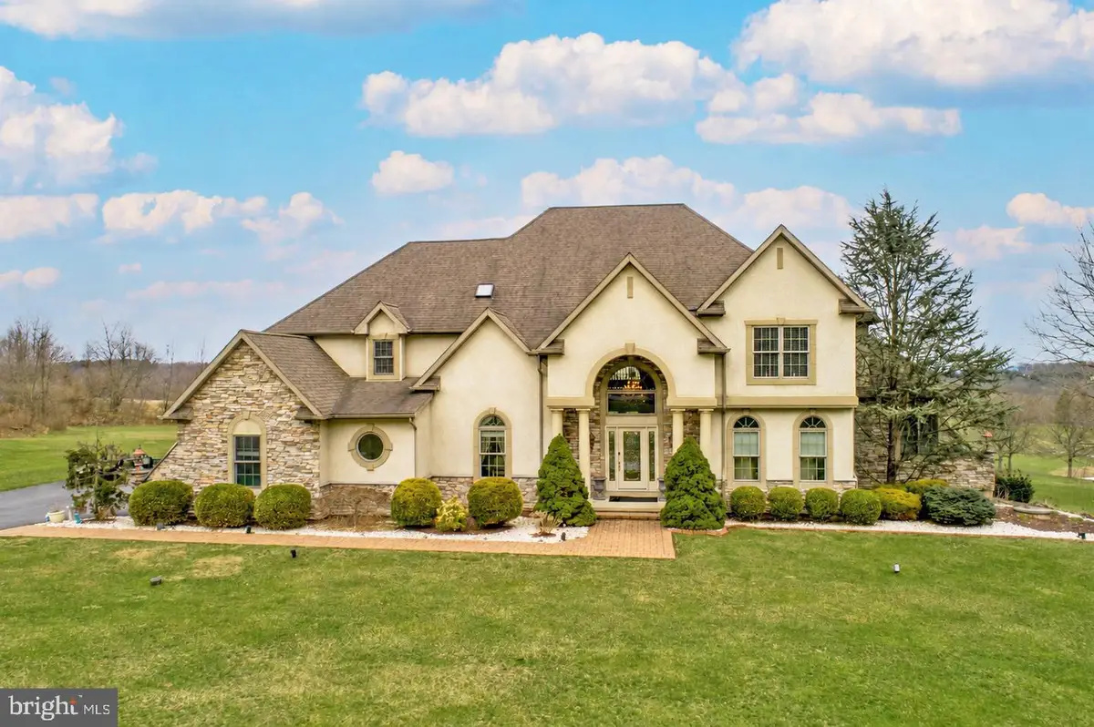 272 S Egg Rd, Bath, PA 18014 - #1