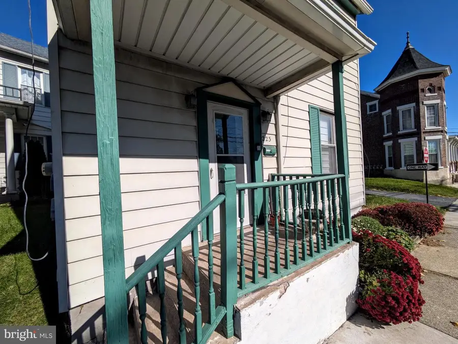 223 E Main St, Bath, PA 18014 - #3
