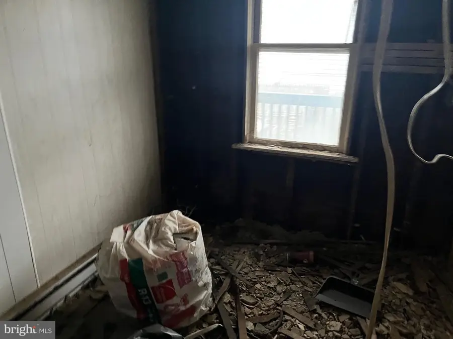 131 W Water St, Mount Carmel, PA 17851 - Image #2