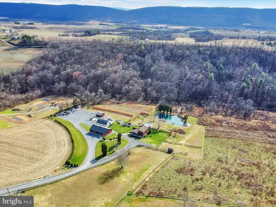 552 Mountain Rd, Dalmatia, PA 17017 - Image #2