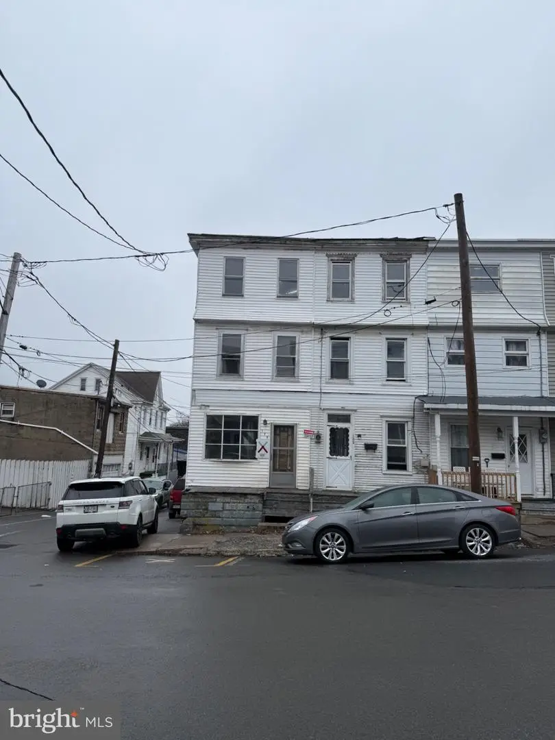 122 S Vine St, Mount Carmel, PA 17851 - #1