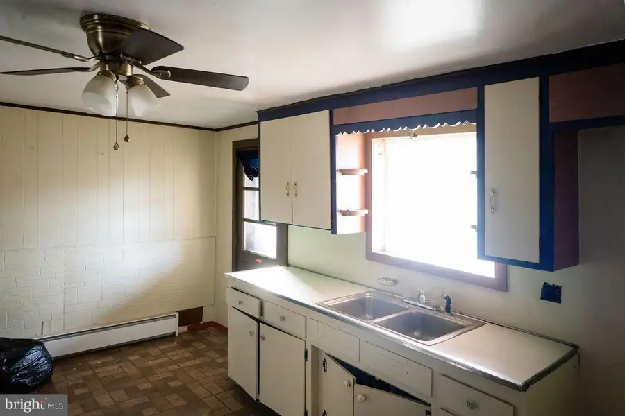 704 Bear Valley Ave, Shamokin, PA 17872 - #2