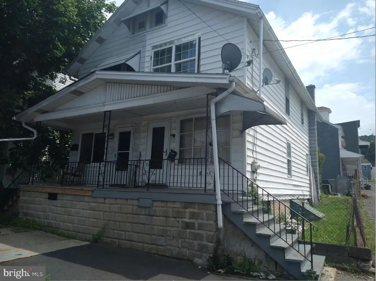 634 E 4th St, Mount Carmel, PA 17851 - #1