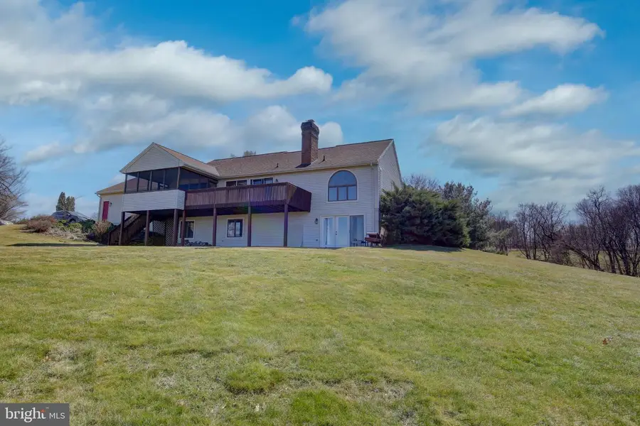 683 Edison Heights Rd, Sunbury, PA 17801 - #2