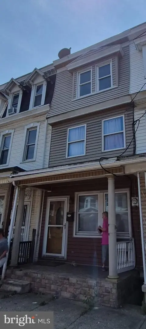 16 East Ave, MT CARMEL, PA 17851