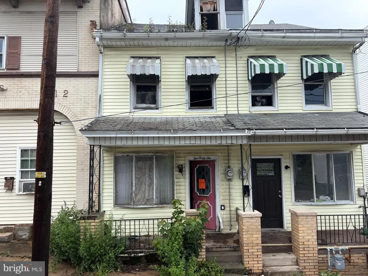 246 S Poplar St, Mount Carmel, PA 17851 - #1
