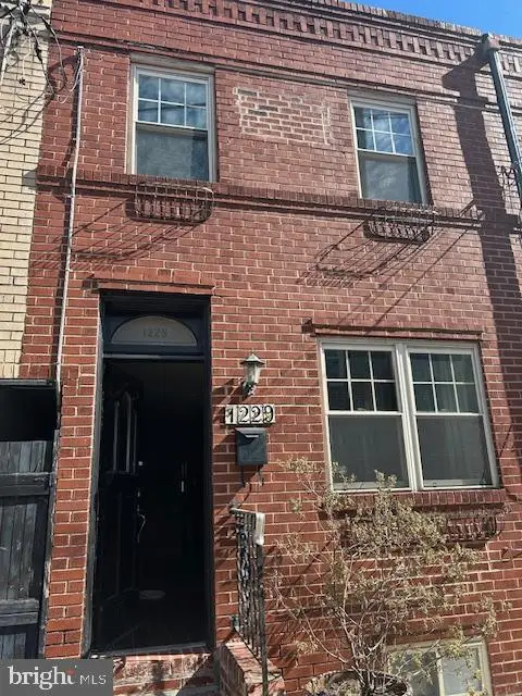 1229 S Warnock St, PHILADELPHIA, PA 19147