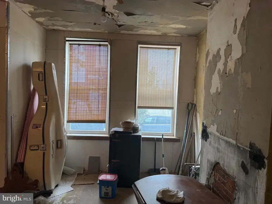 935 Edgley St, Philadelphia, PA 19122 - Image #2