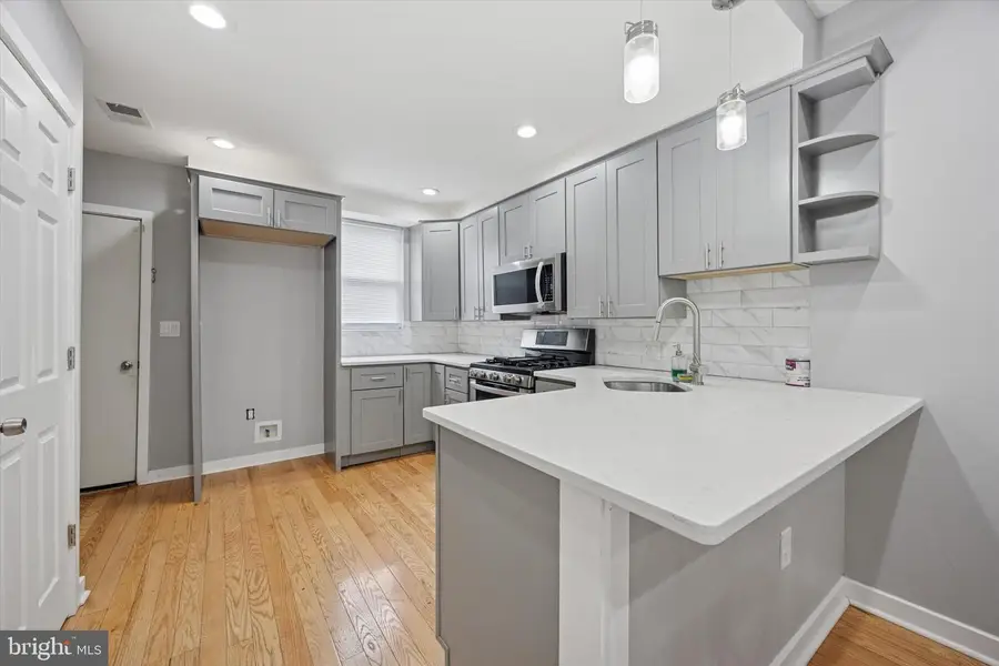 2036 N Darien St, Philadelphia, PA 19122 - Image #2