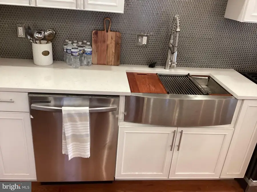 221 E Slocum St, Philadelphia, PA 19119 - Image #2