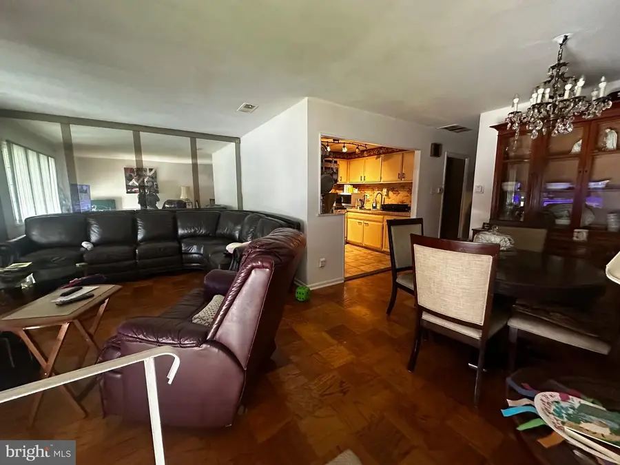 7400 Sandpiper Pl, Philadelphia, PA 19153 - Image #3