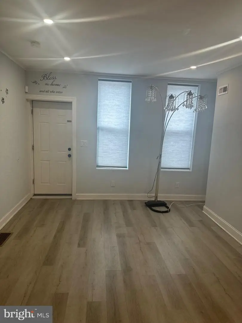 814 W Birch St, Philadelphia, PA 19133 - Image #2