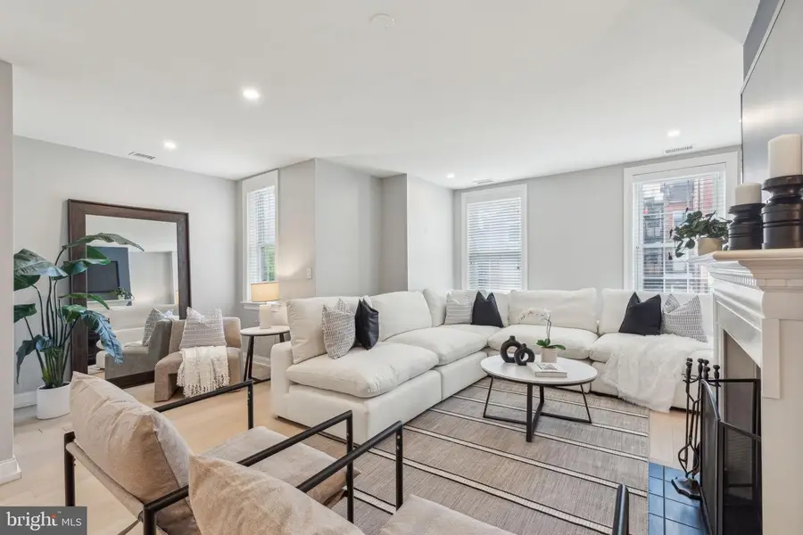 910 Spruce St #10, Philadelphia, PA 19107 - Image #3