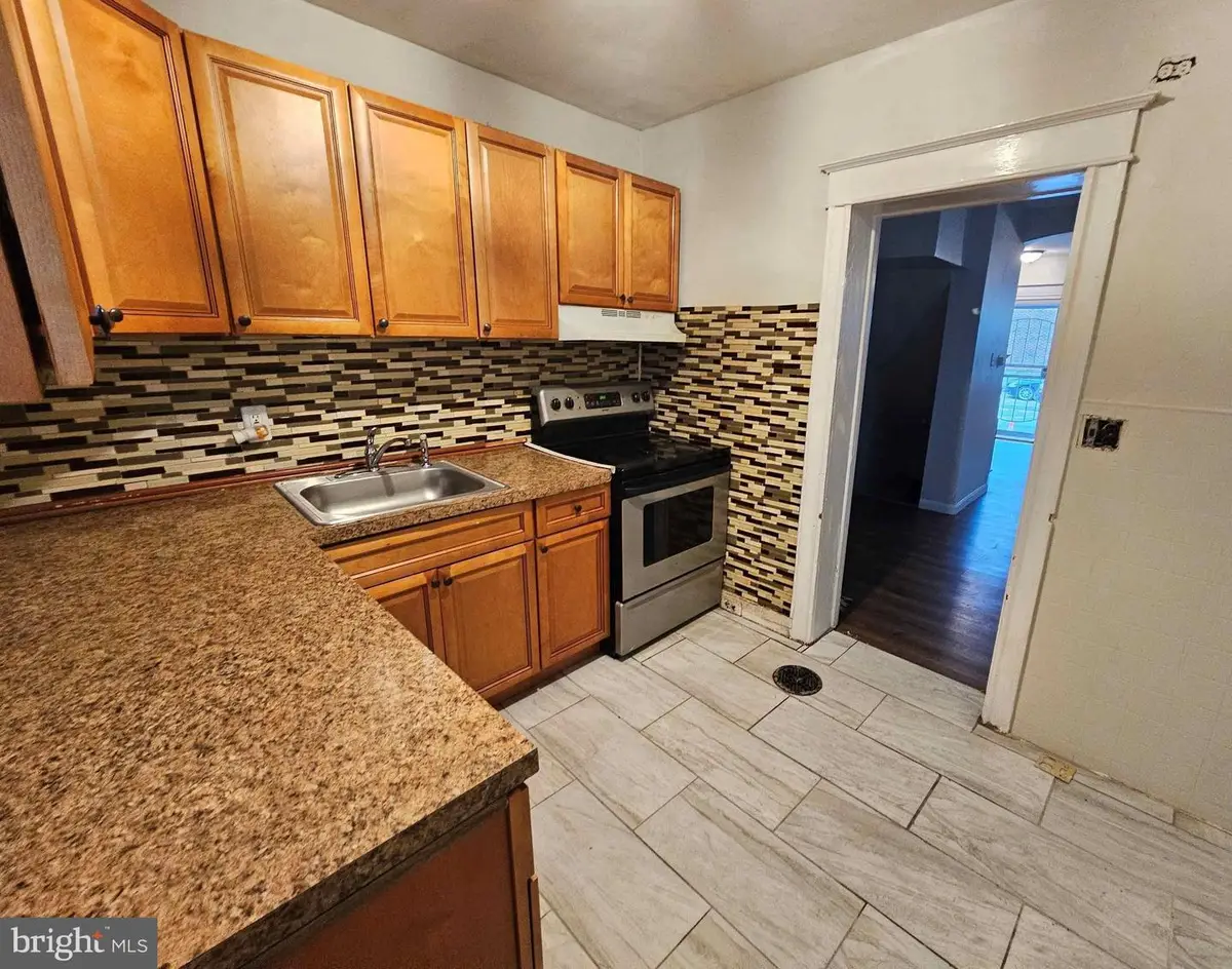 164 W Clarkson Ave, Philadelphia, PA 19120 - Image #1