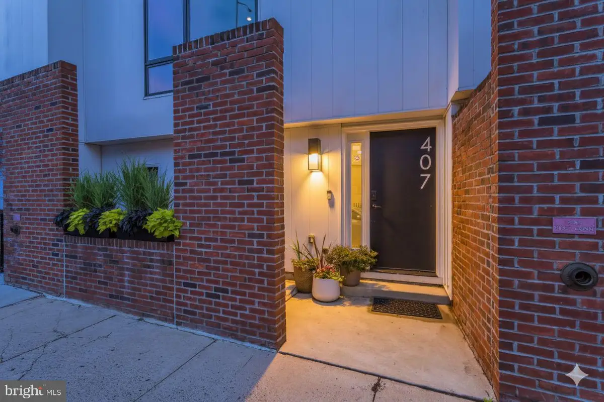 407 Salmon St, Philadelphia, PA 19125 - Image #1