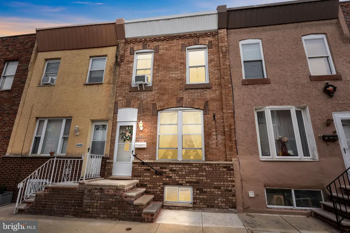 2407 S Warnock St, Philadelphia, PA 19148 - #1
