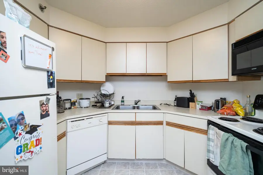 2020 Walnut St #19k, Philadelphia, PA 19103 - Image #2