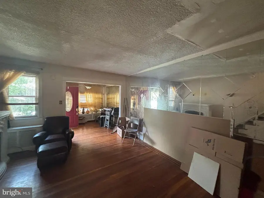 7349 E Walnut Ln, Philadelphia, PA 19138 - Image #2